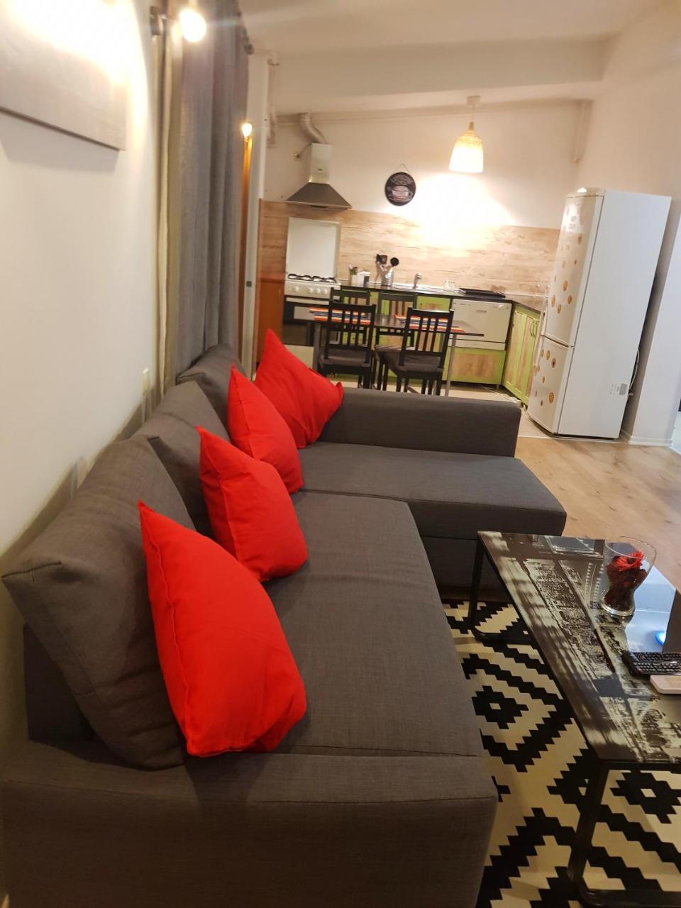 Modern Apartment With Pool In North Bucharest Cretuleasca Екстериор снимка